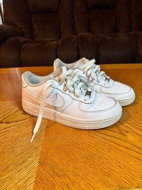 Nike Air Force 1 White Low-Top Leather Sneakers-Unisex